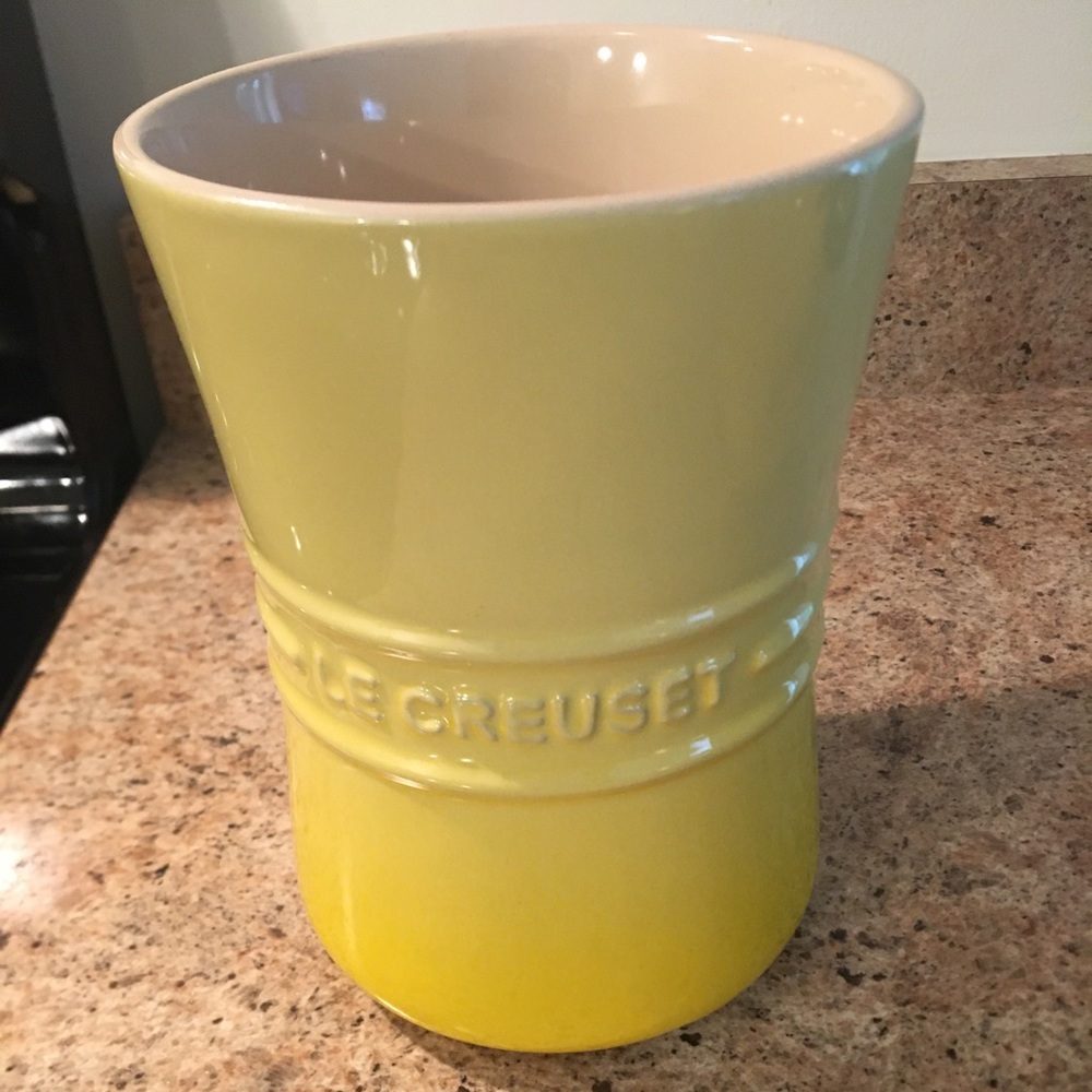 Le creuset small utensil holder.